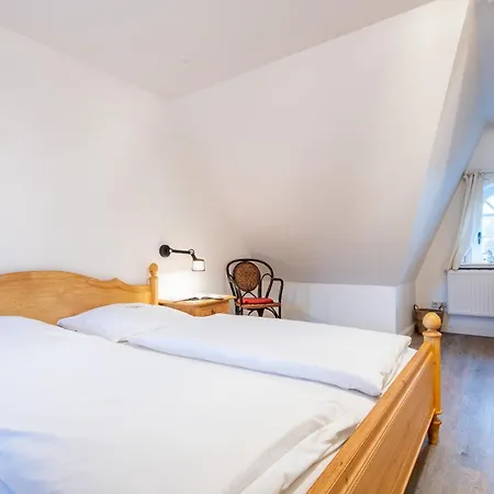 Friesenhaus Kaeptn Hahn Hausteil 03 * Westerland